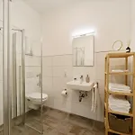 Dtv-Zertifizierte Ferienwohnung Kleine Moselruhe - Zentral, Fuer 3 Personen, Parkplatz & Wlan 아파트 *
